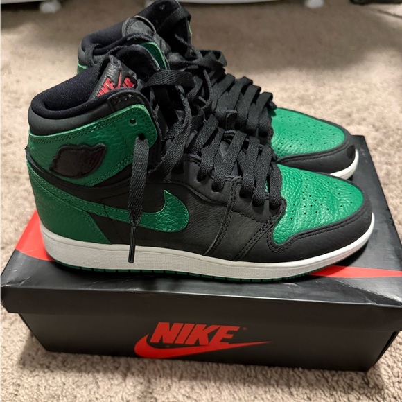 Authentic Jordan 1 Retro High GS ‘Pine Green 2.0’ - Picture 6 of 8